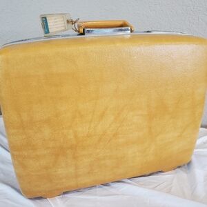 Samsonite Vintage hardshell suitcase, mustard color, 20×14.5"